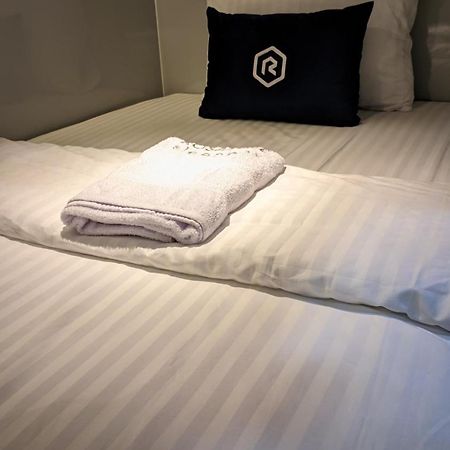 Rosalyne Sleepbox Tugu 2 Hotel Yogyakarta Bagian luar foto